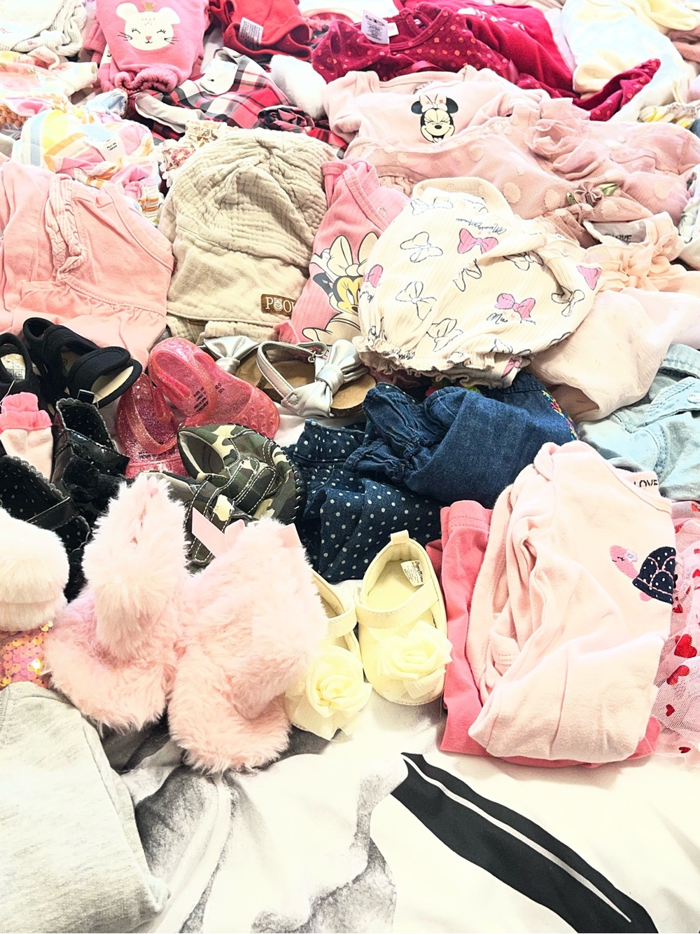 Huge lot of baby girl, clothes size 3 to 9 months